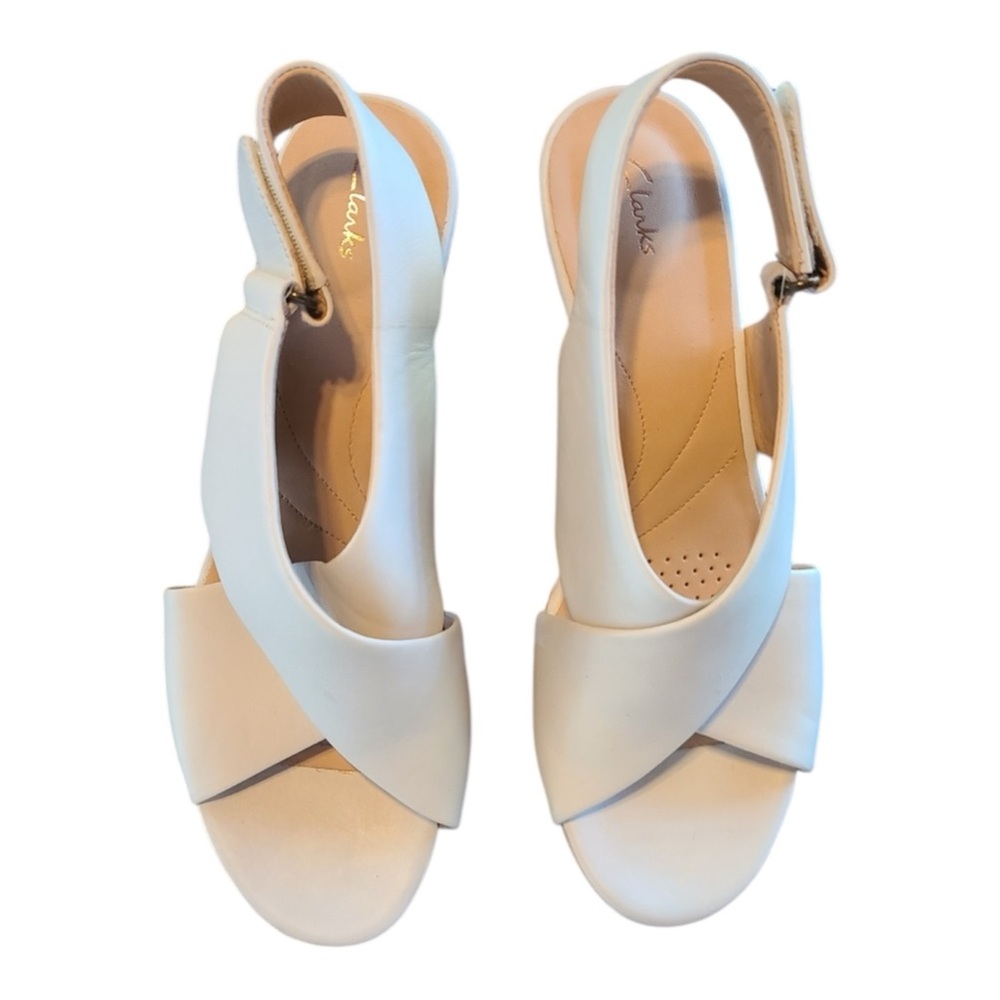 Clarks Women's Sandal in Light Beige